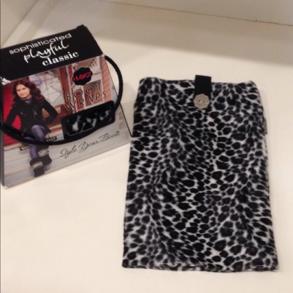 Hugrz Faux Black and White Leopard Boot Wrap